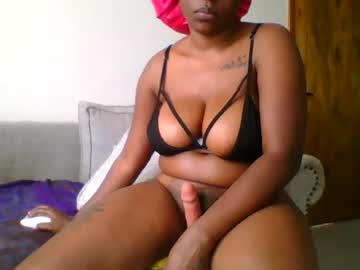busty_melaninx