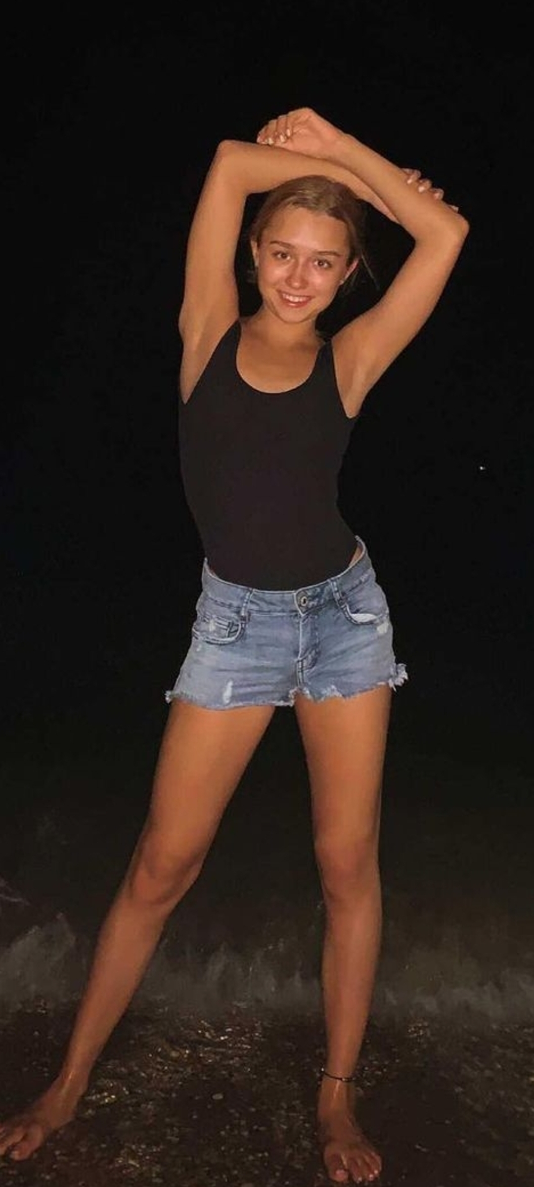 Latinas bikini 34 — 27
