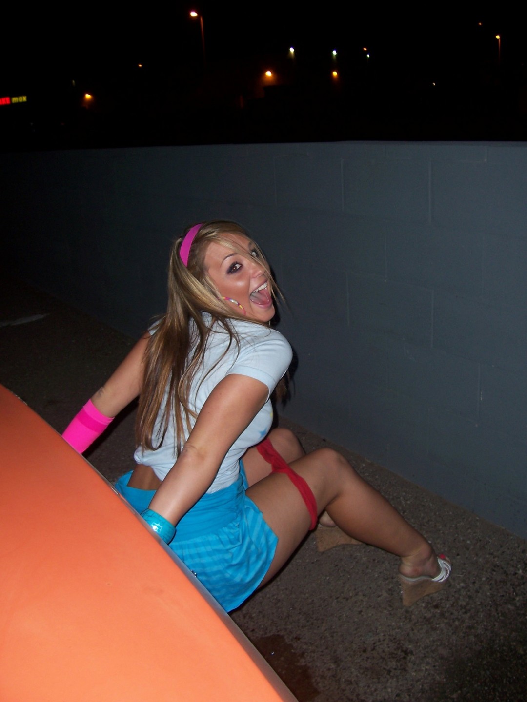 Girls peeing — 20