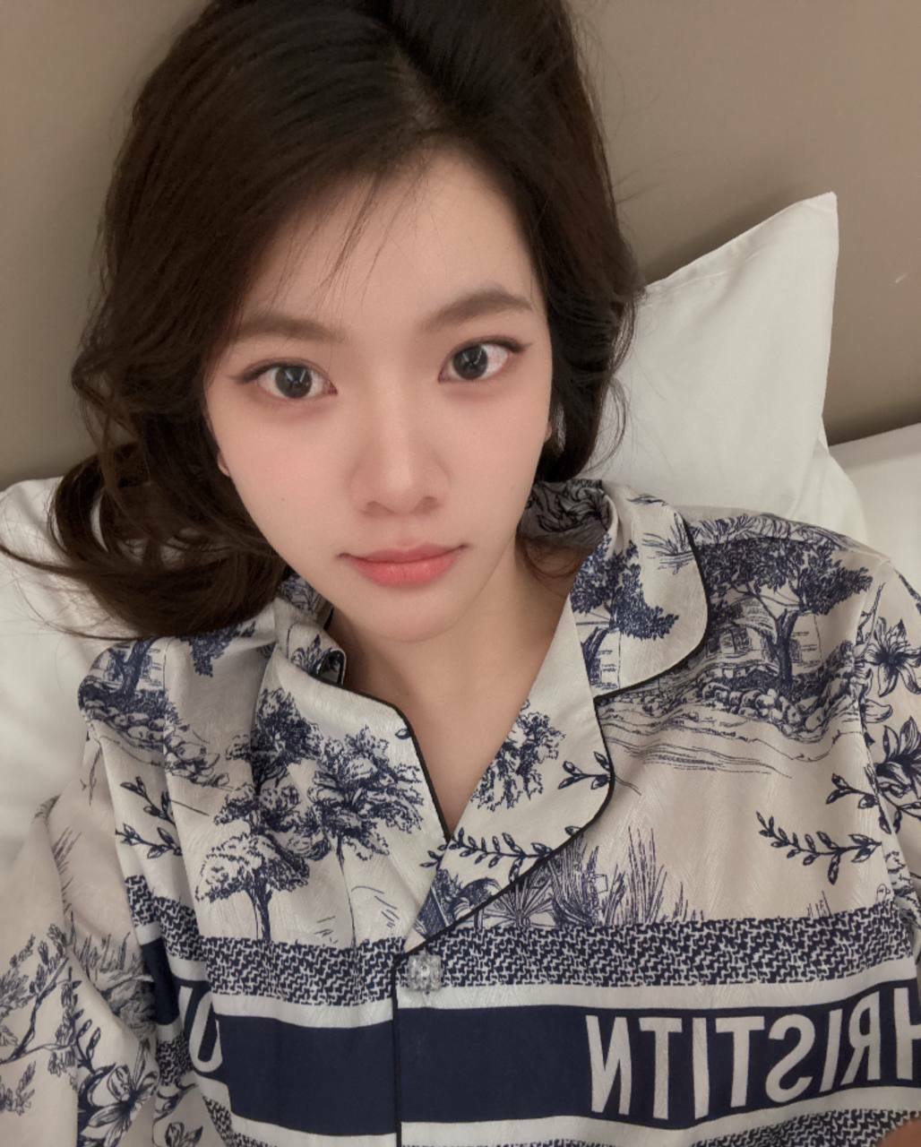Please, tell me who she is. — 50