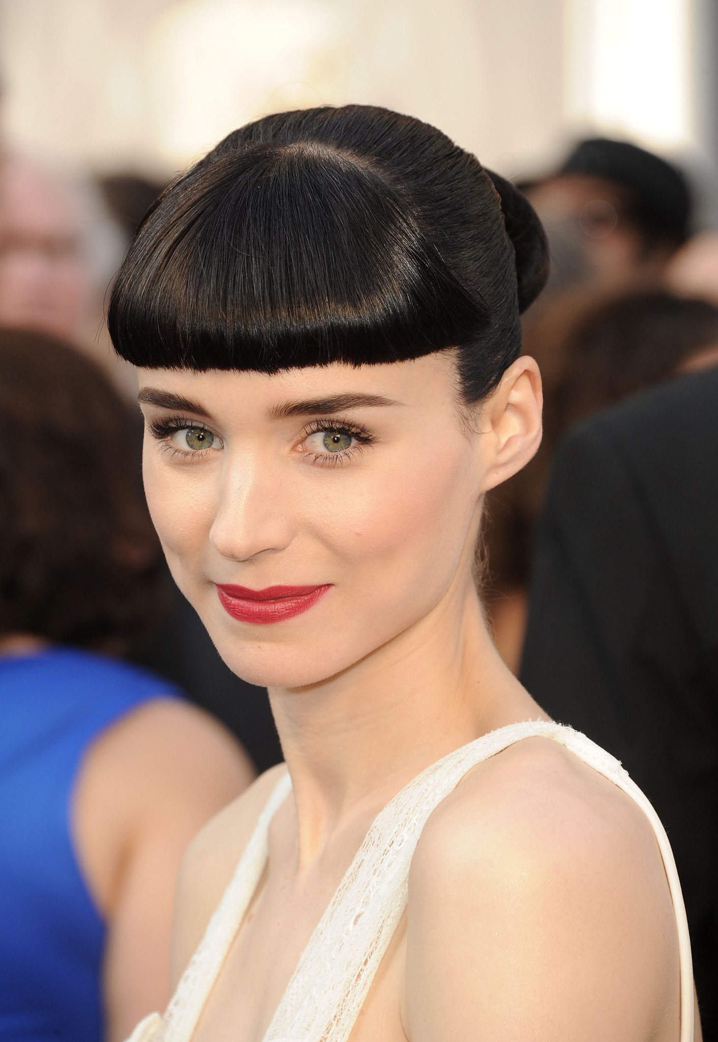 Stunning Celebrities With Bangs!!!! — 28