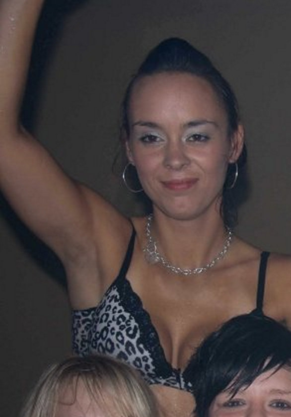 British UK girls showing sexy shaven armpits — 7